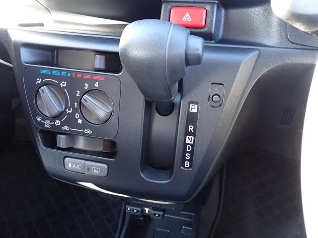 ダイハツ　ミラ　イース