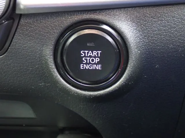 マツダ　ＭＡＺＤＡ３　セダン