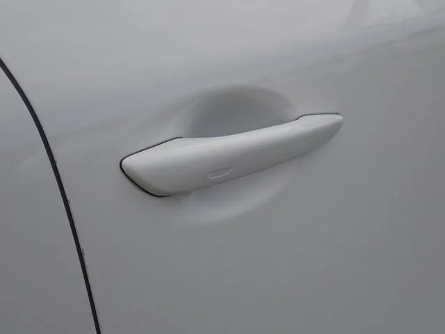 マツダ　ＭＡＺＤＡ３　セダン