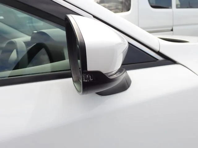 マツダ　ＭＡＺＤＡ３　セダン