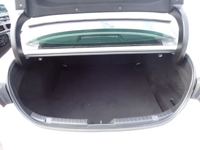 マツダ　ＭＡＺＤＡ３　セダン