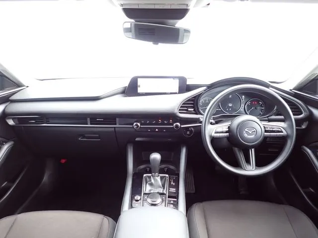 マツダ　ＭＡＺＤＡ３　セダン