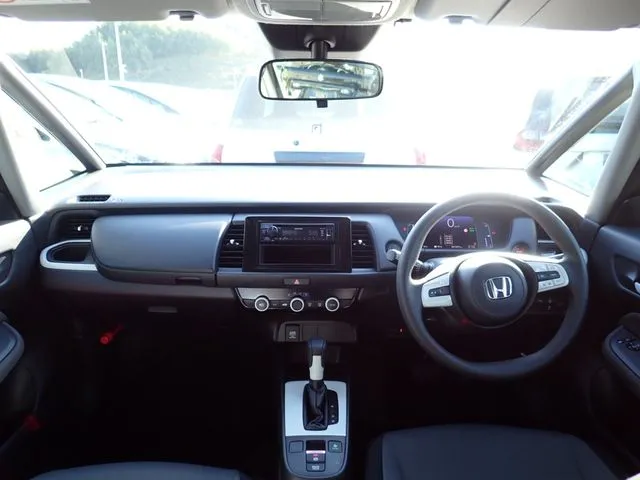 フィット e:HEV(ホンダ)の車両写真