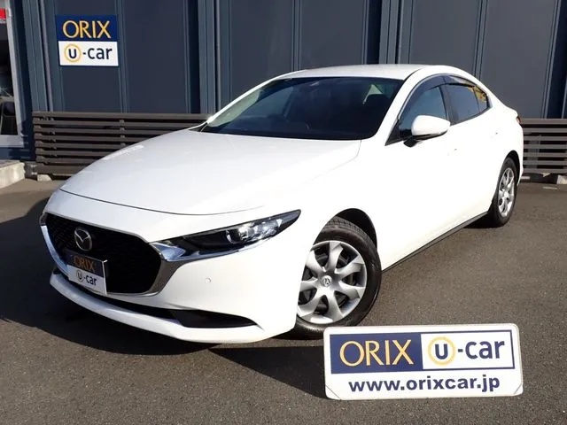 マツダ　ＭＡＺＤＡ３　セダン