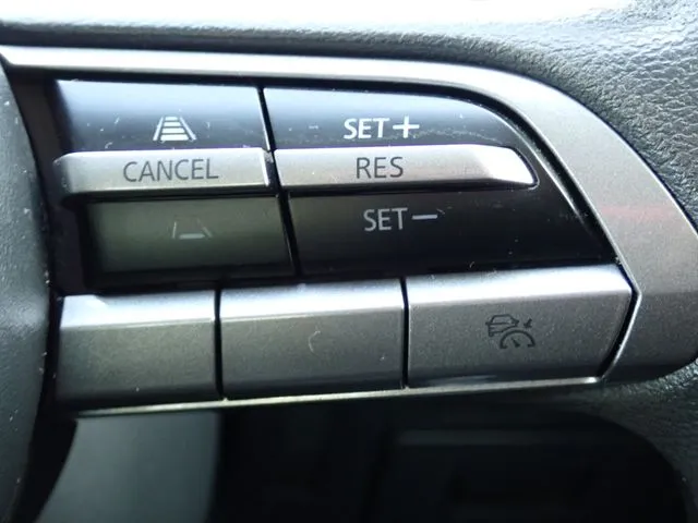 マツダ　ＭＡＺＤＡ３　セダン