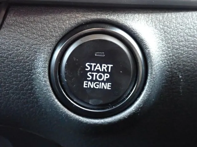 マツダ　ＭＡＺＤＡ３　セダン