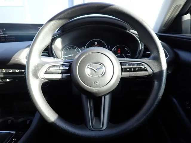 マツダ　ＭＡＺＤＡ３　セダン