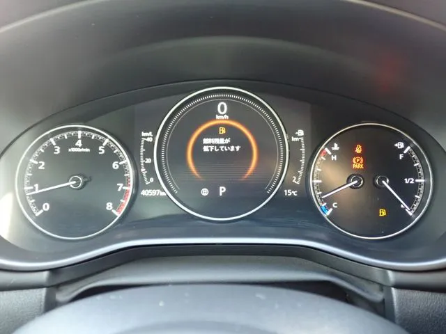 マツダ　ＭＡＺＤＡ３　セダン