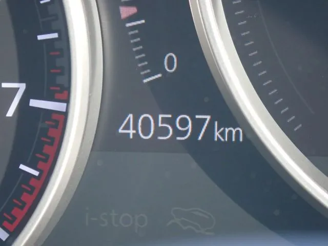 マツダ　ＭＡＺＤＡ３　セダン