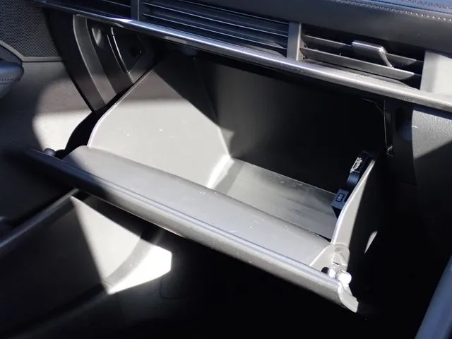 マツダ　ＭＡＺＤＡ３　セダン