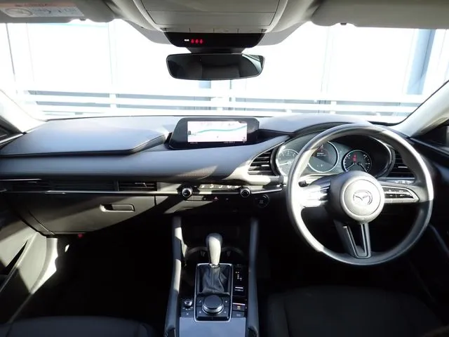 マツダ　ＭＡＺＤＡ３　セダン
