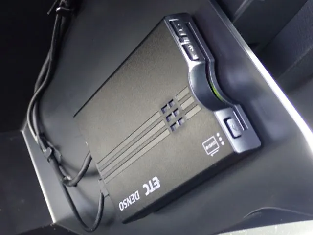 マツダ　ＭＡＺＤＡ３　セダン