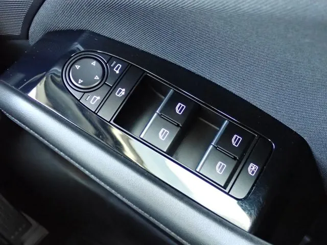 マツダ　ＭＡＺＤＡ３　セダン