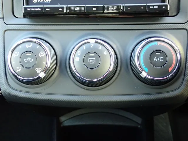 トヨタ　カローラアクシオ