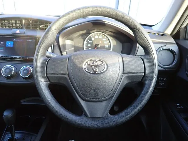 トヨタ　カローラアクシオ