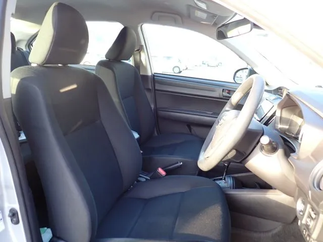 トヨタ　カローラアクシオ