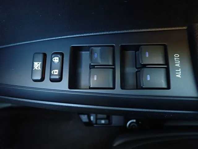 トヨタ　カローラアクシオ