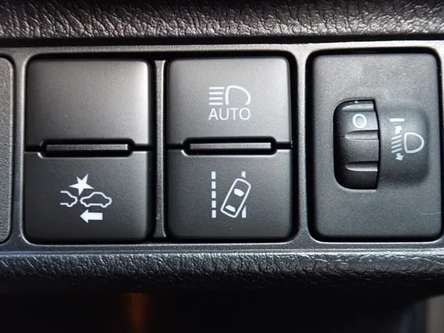 トヨタ　カローラアクシオ