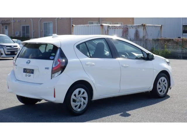 トヨタ　アクア