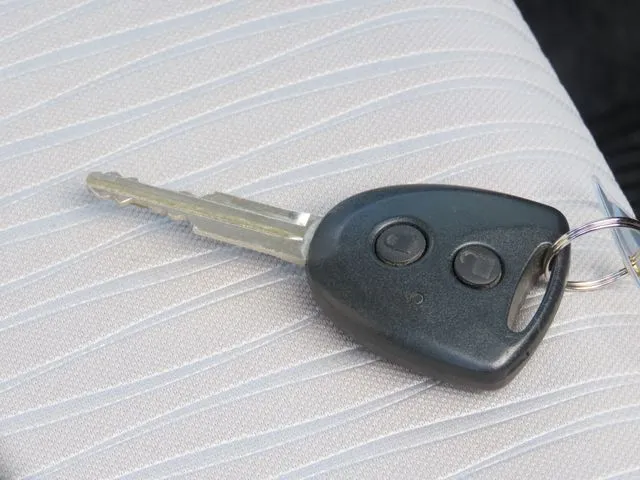 ダイハツ　ミラ　イース