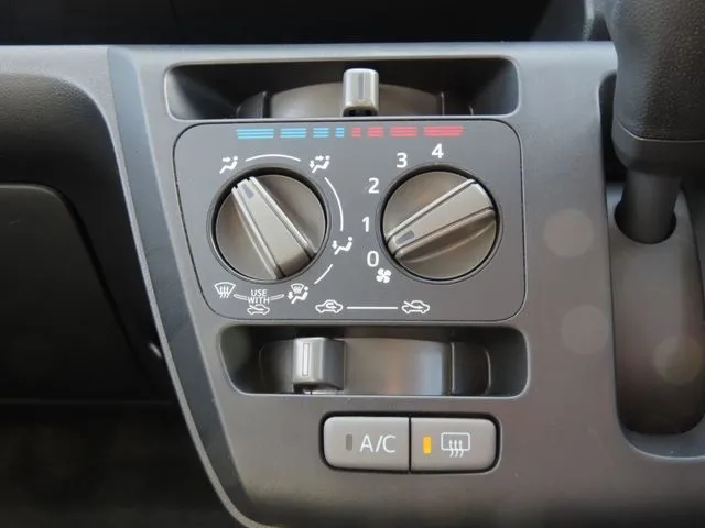 ダイハツ　ミラ　イース