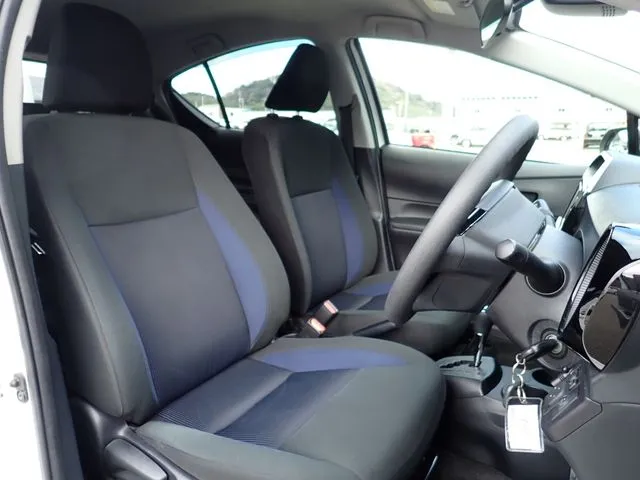 アクア（トヨタ）の車両写真