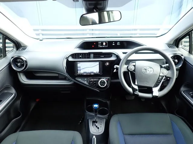 アクア（トヨタ）の車両写真