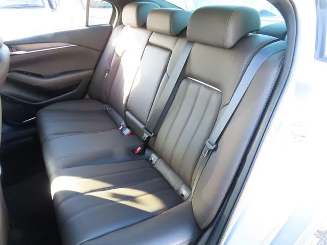 マツダ　ＭＡＺＤＡ６　セダン