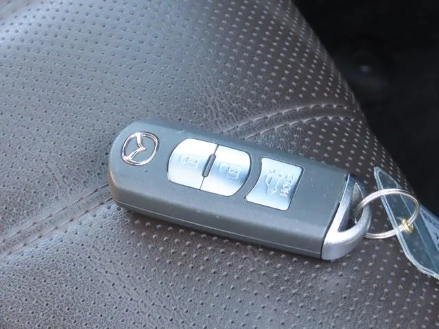 マツダ　ＭＡＺＤＡ６　セダン