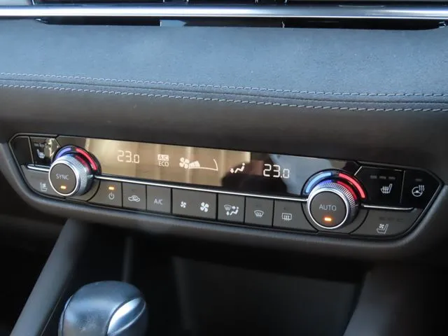 マツダ　ＭＡＺＤＡ６　セダン