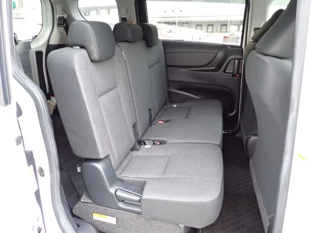 シエンタ（トヨタ）の車両写真