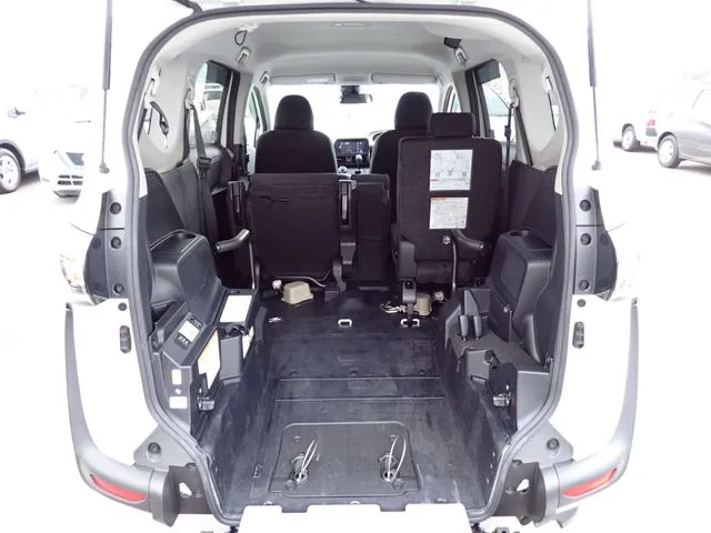 シエンタ（トヨタ）の車両写真