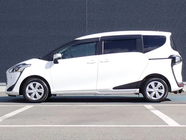 シエンタ（トヨタ）の車両写真