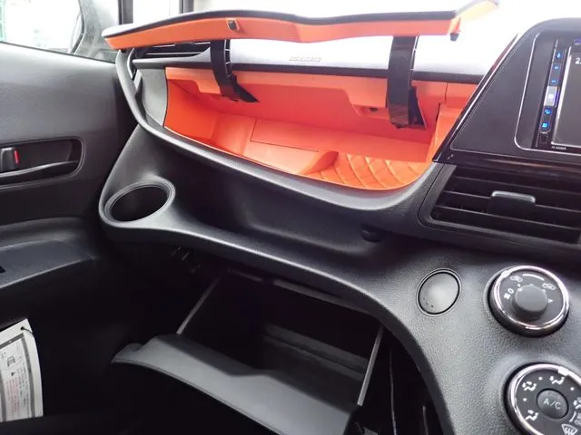 シエンタ（トヨタ）の車両写真