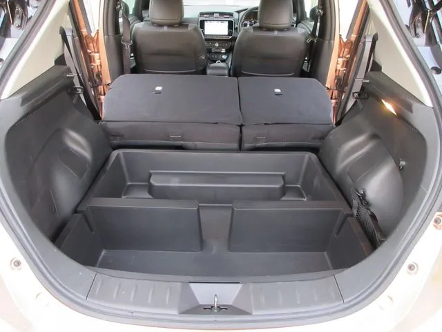 ニッサン　リーフ