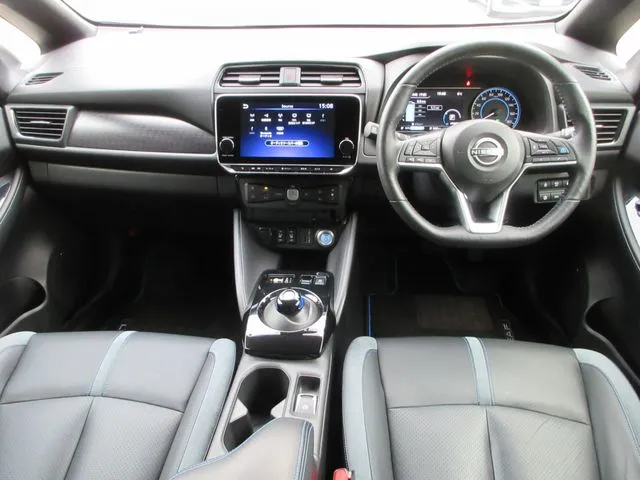 ニッサン　リーフ