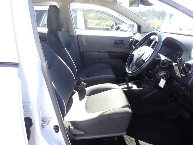 ニッサン　ＮＶ１５０　ＡＤ　２ＷＤ