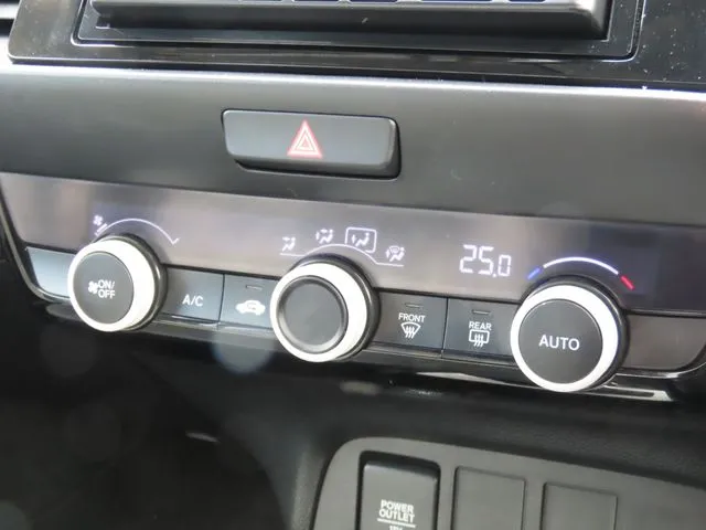 ホンダ　フィット　ｅ：ＨＥＶ