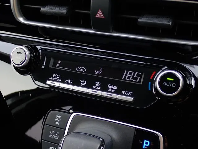 アクア（トヨタ）の車両写真