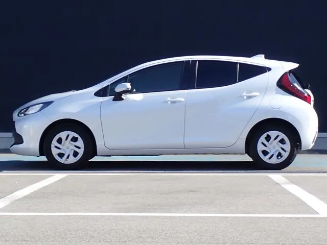 アクア（トヨタ）の車両写真