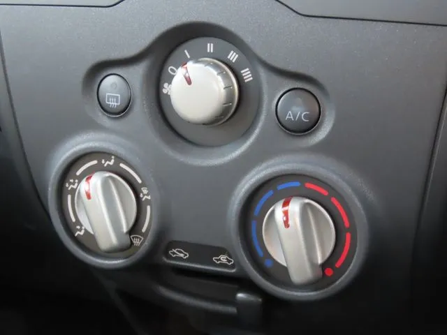 ニッサン　ノート