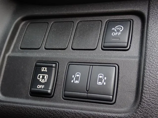 セレナ　Ｓハイブリッド（ニッサン）の車両写真