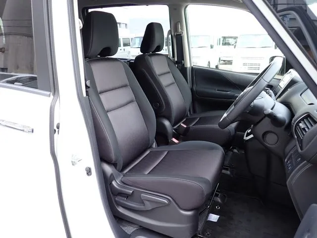 セレナ　Ｓハイブリッド（ニッサン）の車両写真