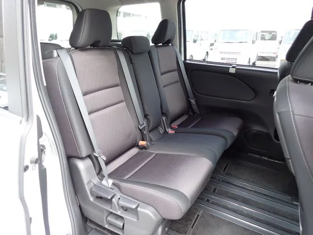 セレナ　Ｓハイブリッド（ニッサン）の車両写真