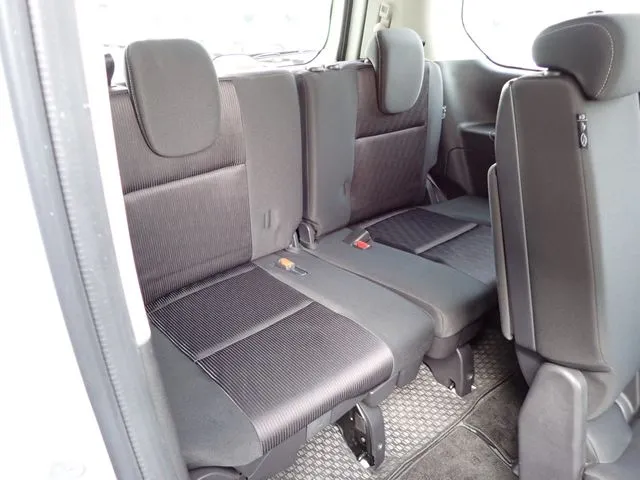 セレナ　Ｓハイブリッド（ニッサン）の車両写真