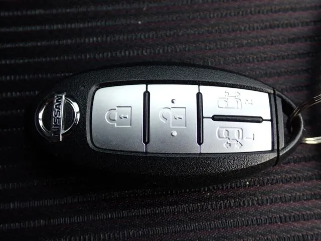 セレナ　Ｓハイブリッド（ニッサン）の車両写真