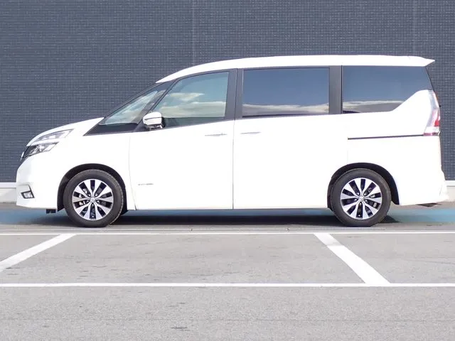 セレナ　Ｓハイブリッド（ニッサン）の車両写真