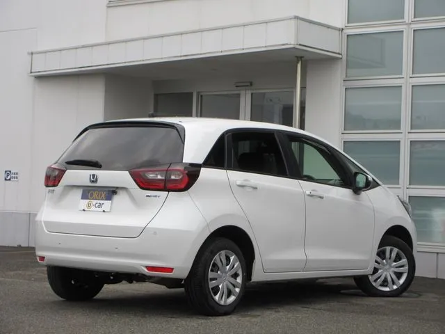 ホンダ　フィット　ｅ：ＨＥＶ　４ＷＤ