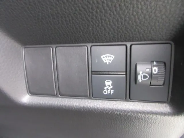 ホンダ　フィット　ｅ：ＨＥＶ　４ＷＤ