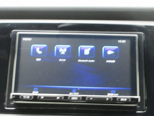 ホンダ　フィット　ｅ：ＨＥＶ　４ＷＤ